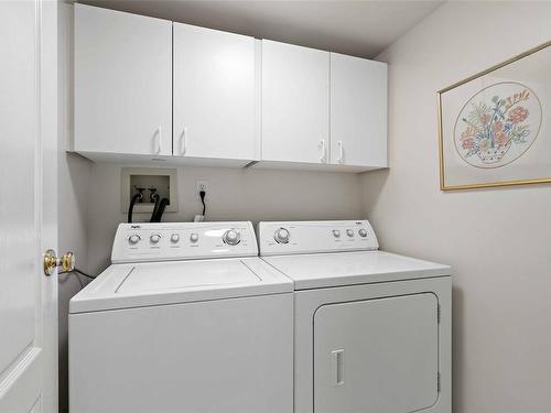 5B-9851 Second St, Sidney, BC - Indoor Photo Showing Laundry Room