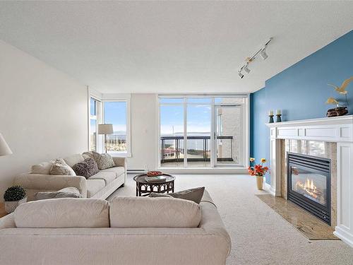 5B-9851 Second St, Sidney, BC - Indoor Photo Showing Living Room With Fireplace