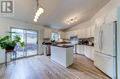 309 Balsam Street, Collingwood, ON - Indoor Photo Showing Kitchen