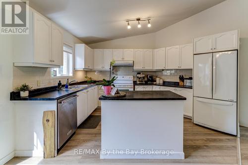 309 Balsam Street, Collingwood, ON - Indoor Photo Showing Kitchen With Double Sink