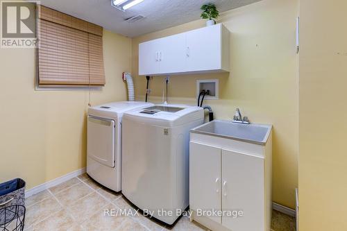 309 Balsam Street, Collingwood, ON - Indoor Photo Showing Laundry Room