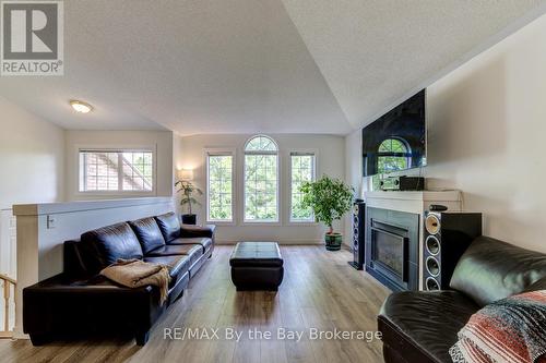 309 Balsam Street, Collingwood, ON - Indoor Photo Showing Living Room With Fireplace