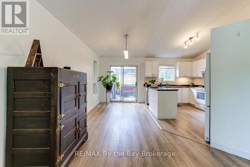 309 Balsam Street, Collingwood, ON - Indoor Photo Showing Kitchen