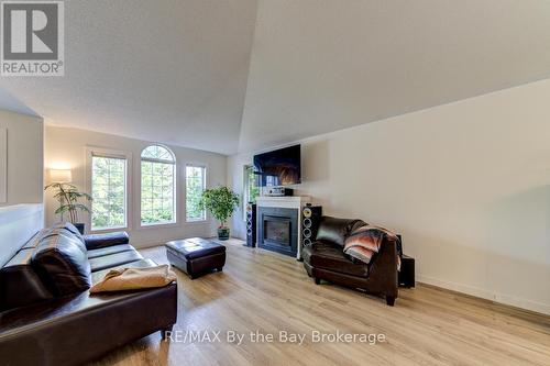 309 Balsam Street, Collingwood, ON - Indoor Photo Showing Living Room With Fireplace