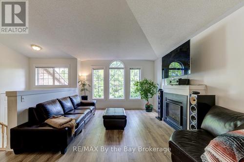 309 Balsam Street, Collingwood, ON - Indoor Photo Showing Living Room With Fireplace