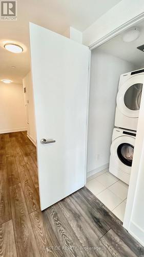 1402 - 403 Church Street, Toronto, ON - Indoor Photo Showing Laundry Room