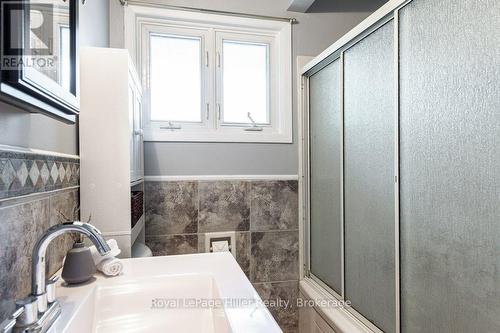 35 Dawson Street, Stratford, ON - Indoor Photo Showing Bathroom