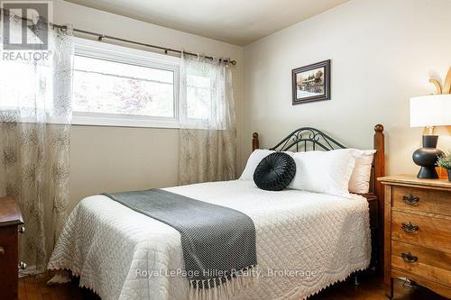 35 Dawson Street, Stratford, ON - Indoor Photo Showing Bedroom