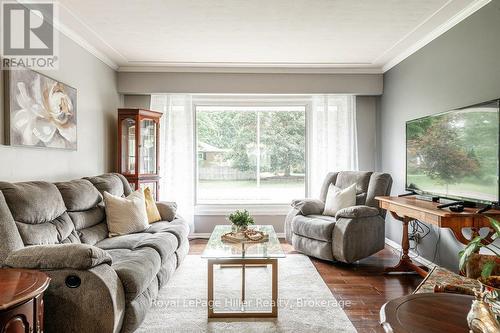 35 Dawson Street, Stratford, ON - Indoor Photo Showing Living Room