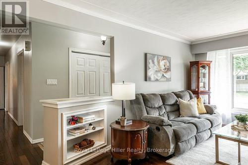 35 Dawson Street, Stratford, ON - Indoor Photo Showing Living Room