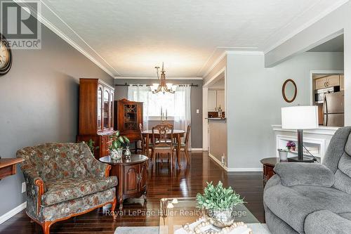 35 Dawson Street, Stratford, ON - Indoor Photo Showing Living Room