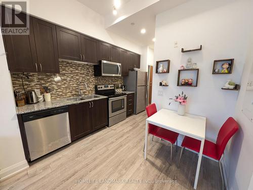 222 - 2800 Keele Street, Toronto, ON - Indoor Photo Showing Kitchen With Upgraded Kitchen