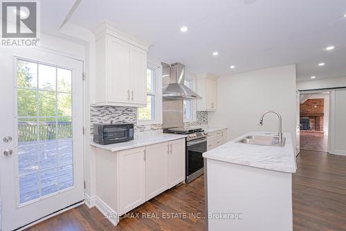 3907 Governors Road, Hamilton, ON - Indoor Photo Showing Kitchen With Upgraded Kitchen