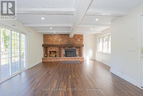 3907 Governors Road, Hamilton, ON - Indoor Photo Showing Living Room With Fireplace