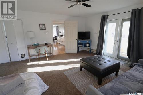 76 Grove Street, B-Say-Tah, SK - Indoor Photo Showing Living Room