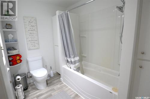 76 Grove Street, B-Say-Tah, SK - Indoor Photo Showing Bathroom