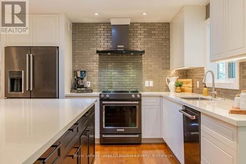 24 Birchwood Drive, Huntsville (Brunel), ON - Indoor Photo Showing Kitchen With Upgraded Kitchen