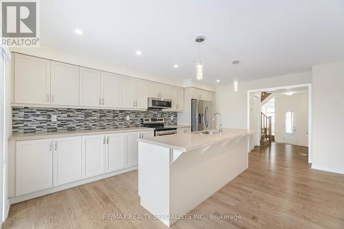 1033 Cameo Street, Pickering, ON - Indoor Photo Showing Kitchen With Double Sink With Upgraded Kitchen