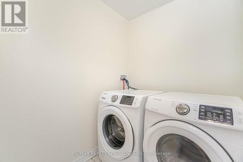 1033 Cameo Street, Pickering, ON - Indoor Photo Showing Laundry Room