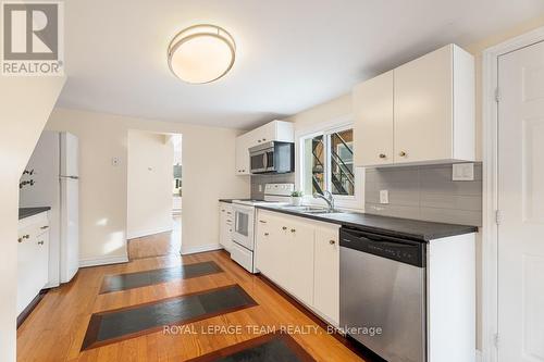 978 Admiral Avenue, Ottawa, ON - Indoor Photo Showing Kitchen