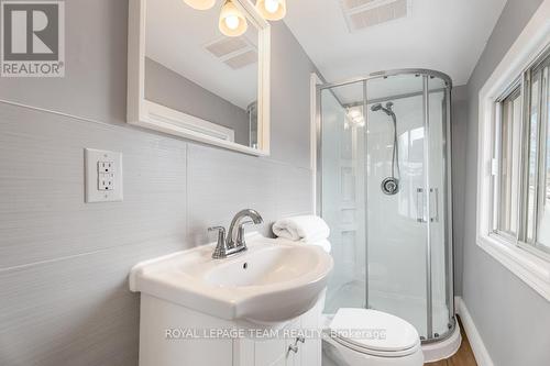 978 Admiral Avenue, Ottawa, ON - Indoor Photo Showing Bathroom