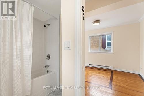 978 Admiral Avenue, Ottawa, ON - Indoor Photo Showing Bathroom