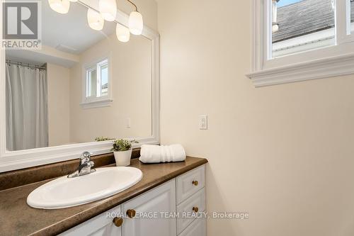 978 Admiral Avenue, Ottawa, ON - Indoor Photo Showing Bathroom