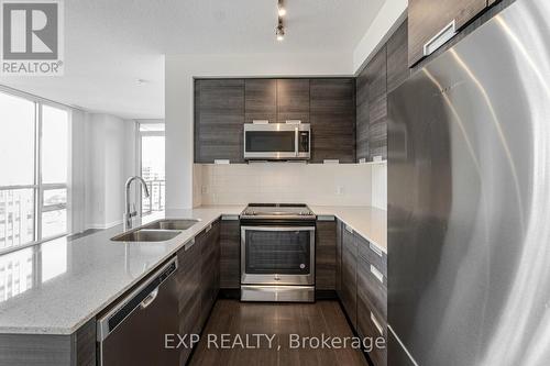 1817 - 5033 Four Springs Avenue, Mississauga, ON - Indoor Photo Showing Kitchen With Double Sink With Upgraded Kitchen