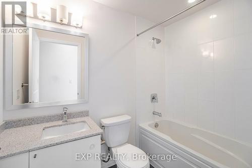 1817 - 5033 Four Springs Avenue, Mississauga, ON - Indoor Photo Showing Bathroom