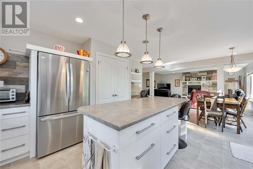 322 Sawgrass Place, Sarnia, ON - Indoor Photo Showing Kitchen With Upgraded Kitchen