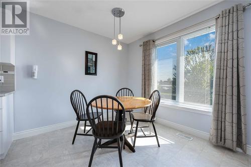 322 Sawgrass Place, Sarnia, ON - Indoor Photo Showing Dining Room