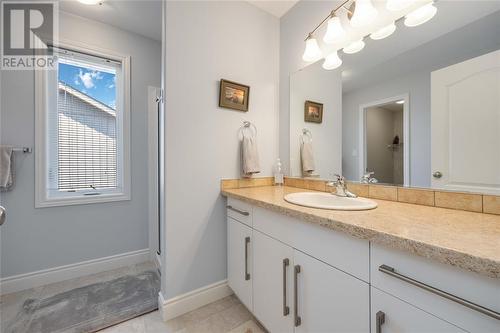 322 Sawgrass Place, Sarnia, ON - Indoor Photo Showing Bathroom