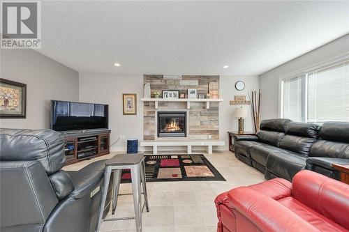 322 Sawgrass Place, Sarnia, ON - Indoor Photo Showing Living Room With Fireplace