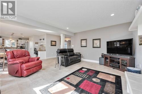 322 Sawgrass Place, Sarnia, ON - Indoor Photo Showing Living Room