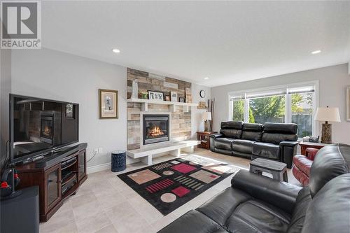 322 Sawgrass Place, Sarnia, ON - Indoor Photo Showing Living Room With Fireplace