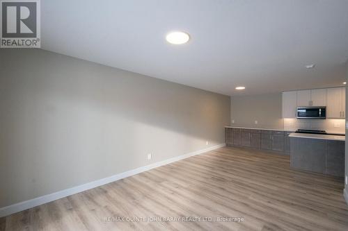 108-20 Hillside Meadow Drive, Quinte West, ON - Indoor Photo Showing Kitchen