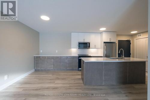 108-20 Hillside Meadow Drive, Quinte West, ON - Indoor Photo Showing Kitchen With Upgraded Kitchen