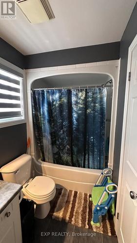 1004 Marigold Street, London, ON - Indoor Photo Showing Bathroom