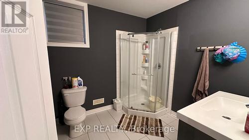 1004 Marigold Street, London, ON - Indoor Photo Showing Bathroom