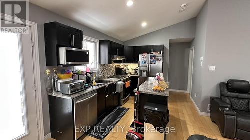 1004 Marigold Street, London, ON - Indoor Photo Showing Kitchen