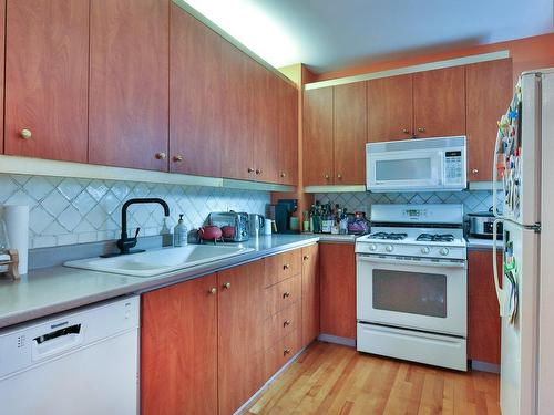 Kitchen - 221 Rue St-Georges, Saint-Jean-Sur-Richelieu, QC - Indoor Photo Showing Kitchen