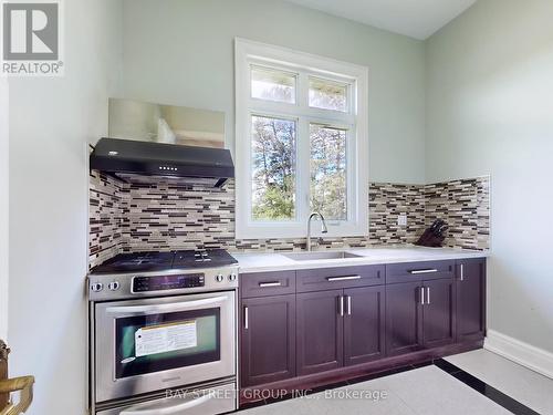 3141 Vivian Road, Whitchurch-Stouffville, ON - Indoor Photo Showing Kitchen