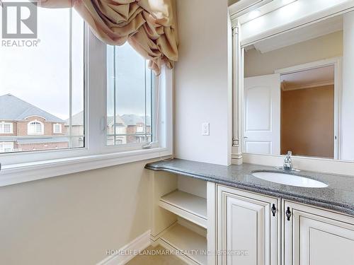 30 Heintzman Crescent, Vaughan, ON - Indoor Photo Showing Bathroom