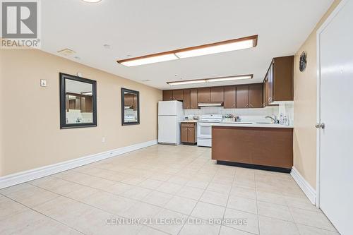 17 Vange Crescent, Toronto, ON - Indoor Photo Showing Kitchen