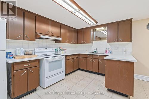 17 Vange Crescent, Toronto, ON - Indoor Photo Showing Kitchen