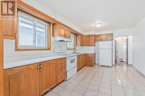 17 Vange Crescent, Toronto, ON - Indoor Photo Showing Kitchen