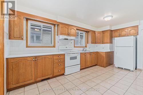 17 Vange Crescent, Toronto, ON - Indoor Photo Showing Kitchen