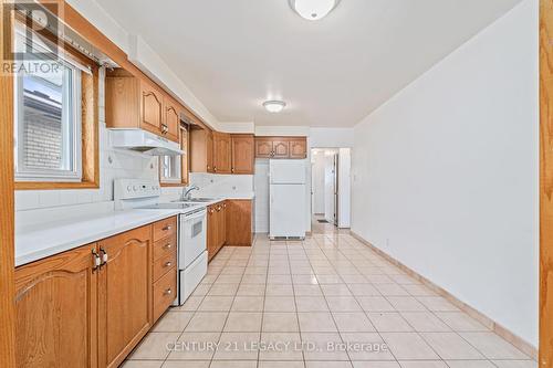 17 Vange Crescent, Toronto, ON - Indoor Photo Showing Kitchen