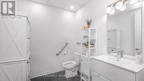 401 Kleinburg Summit Way, Vaughan, ON - Indoor Photo Showing Bathroom