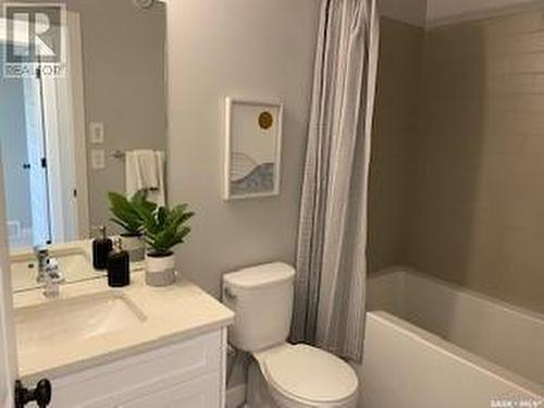 118 Katz Avenue, Saskatoon, SK - Indoor Photo Showing Bathroom